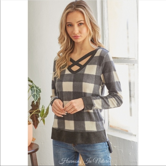 Sophisticated🌟Soft silver&cream x-front sweater - Picture 3 of 5